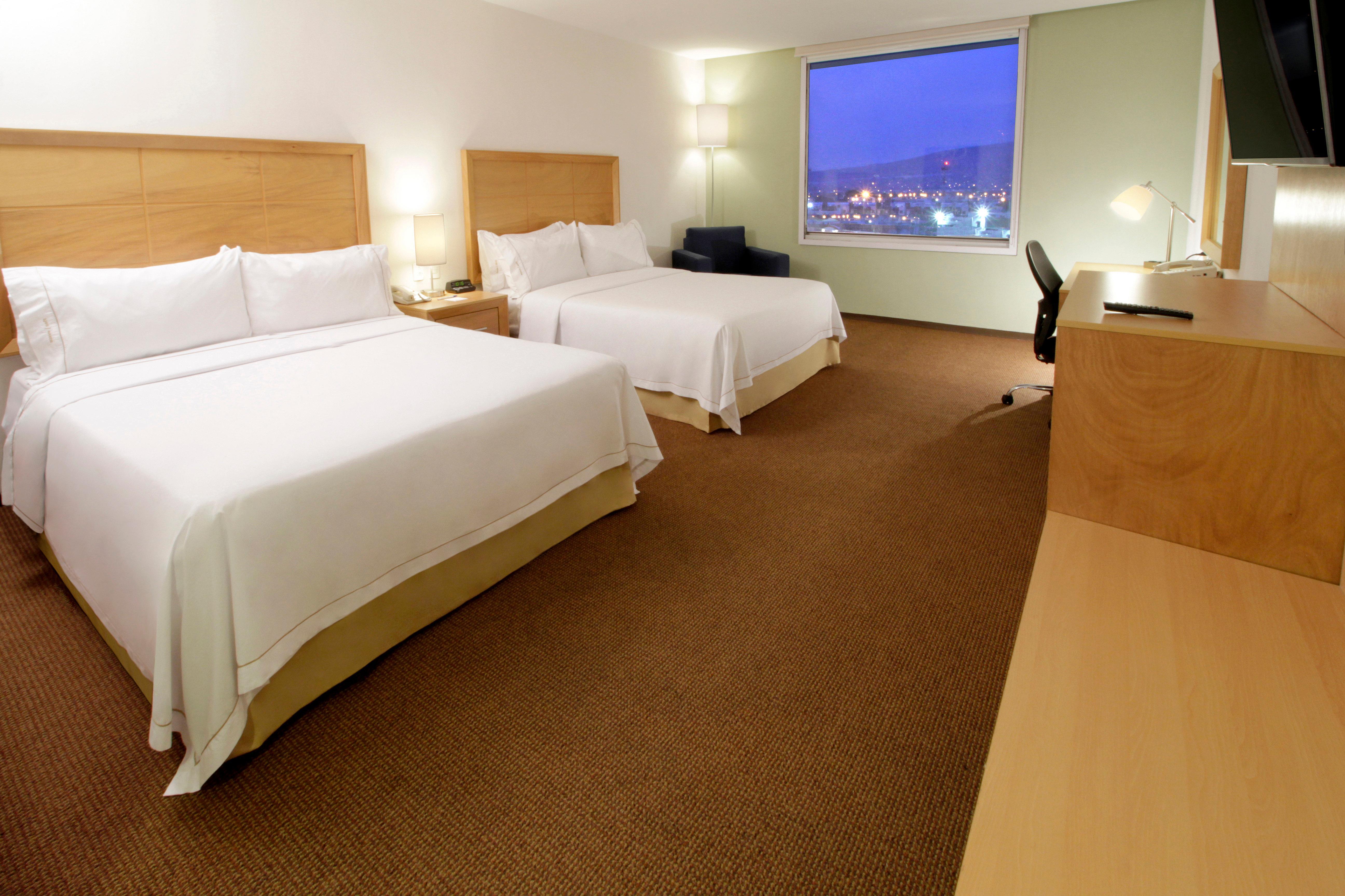 Holiday Inn Express & Suites Irapuato Exterior photo