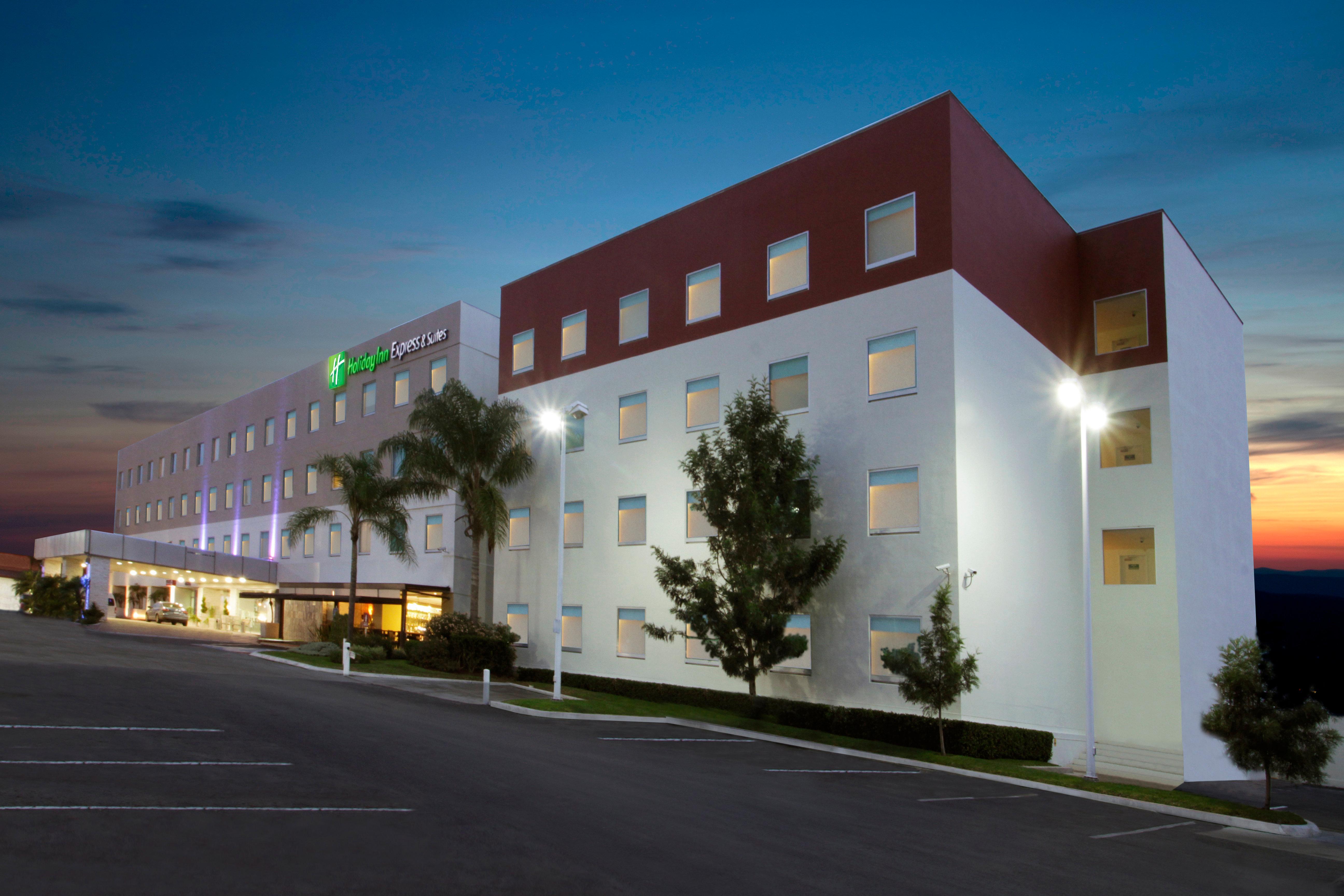 Holiday Inn Express & Suites Irapuato Exterior photo