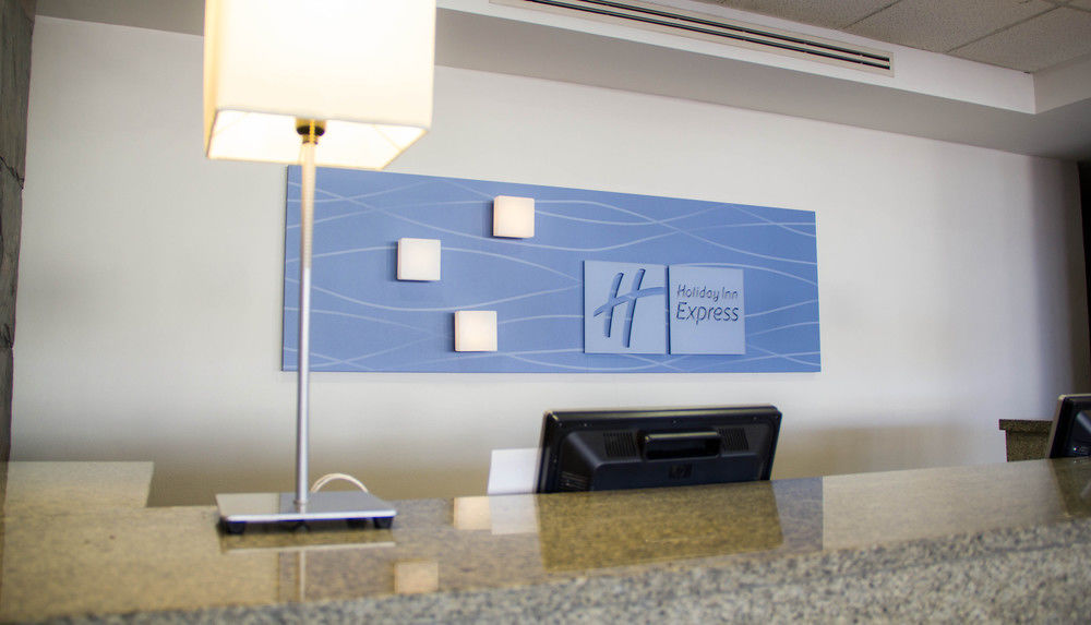 Holiday Inn Express & Suites Irapuato Exterior photo