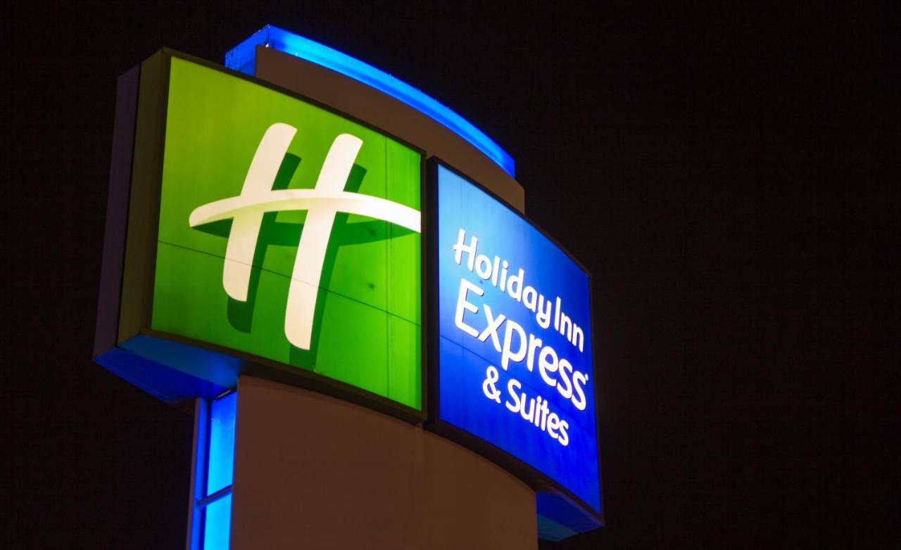 Holiday Inn Express & Suites Irapuato Exterior photo